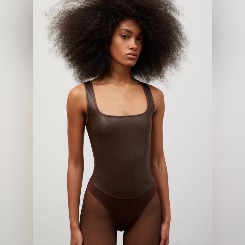 Aritzia Babaton lure brown leather bodysuit